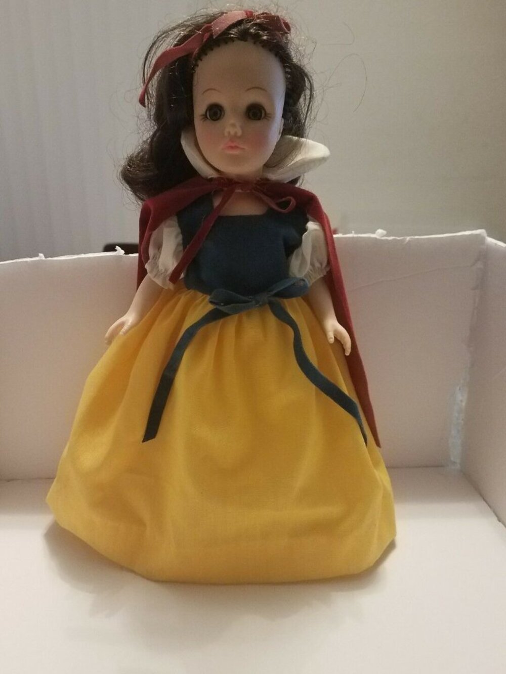 Effanbee Vintage Storybook Snow White Doll 12" Sleep Eyes 1976